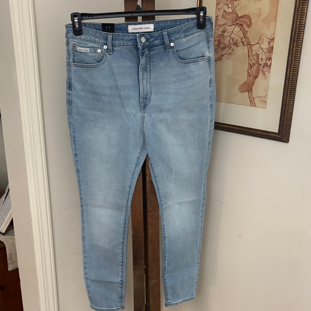 Calvin Klein NWT Women’s High Rise Jeans in Light Blue Size 16/33